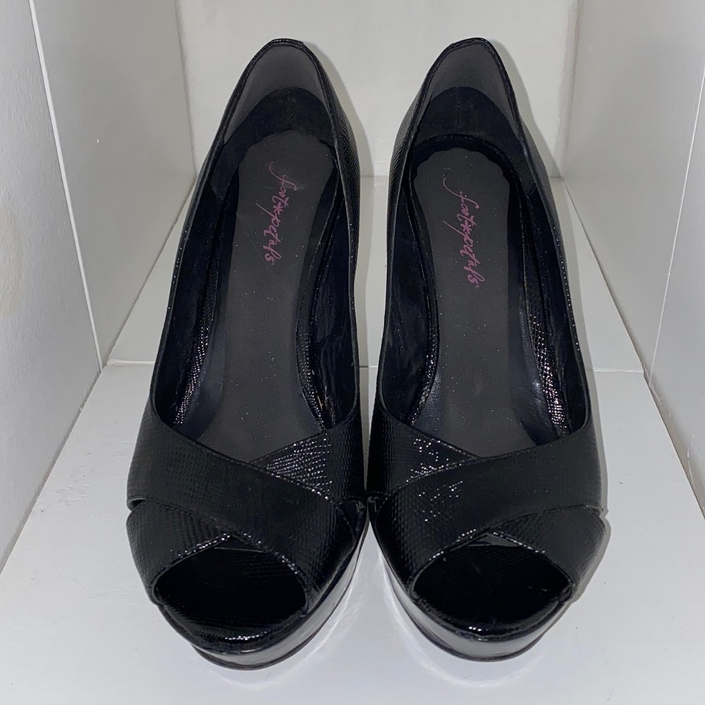 Beautiful comfortable shiny black wedges